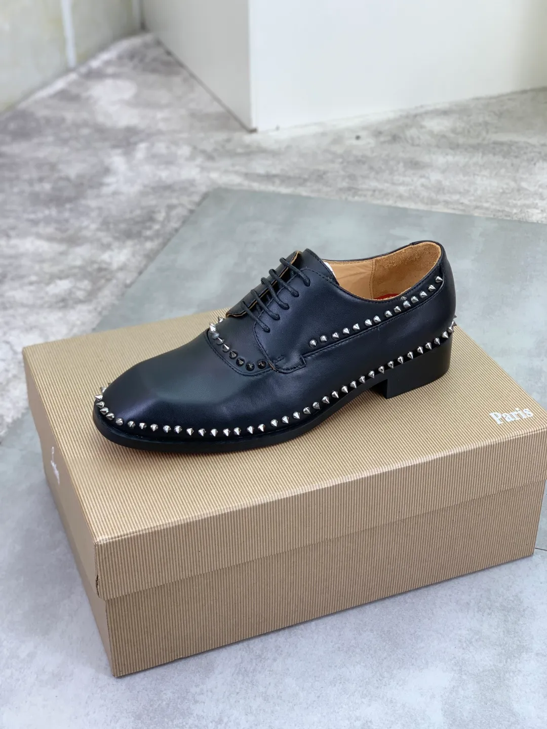 Men's shoes 💰P760 new style 💰high version 🇮🇹 CL red bottom series top purchasing original order series🔍🔍/🇮🇹Italian imported cowhide, imported genuine leather lining💪💪, completely 1⃣️ vs 1⃣️🇮🇹💪💪, ⚠Sole: The original sole provided by the original factory, the exclusive movable molded sole is super comfortable, ⚠Original factory follow-up goods, 🔍🔍high quality, you can come in and out at will, welcome to compare ⚠Size: 38-44 (45 46 can be customized)